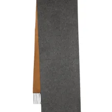 Шарф с нашивкой-логотипом