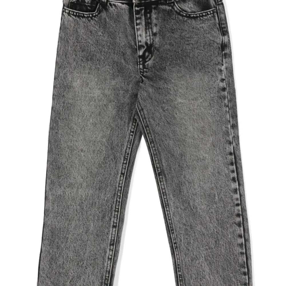 Джинсы с вышитым логотипом