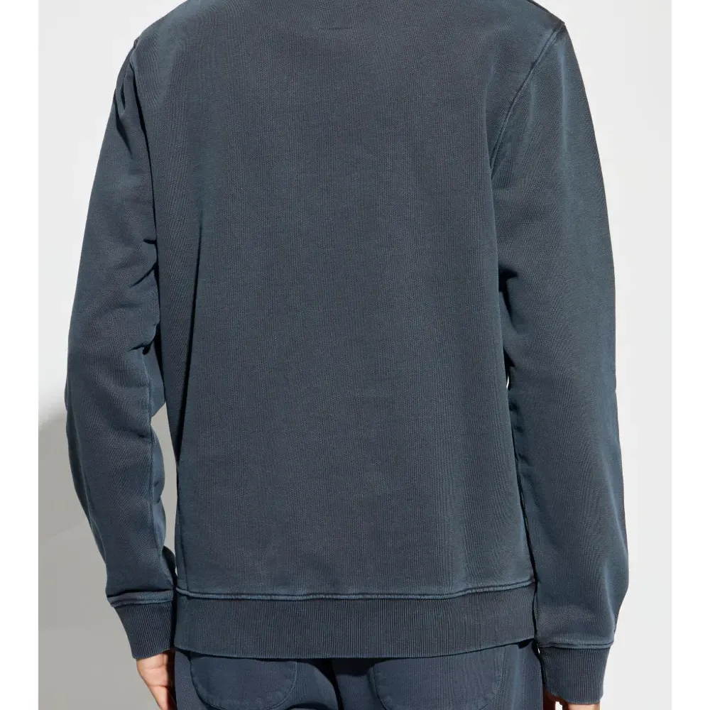 Толстовка с вышитым логотипом