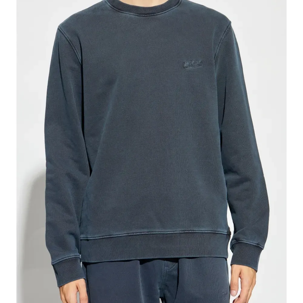 Толстовка с вышитым логотипом