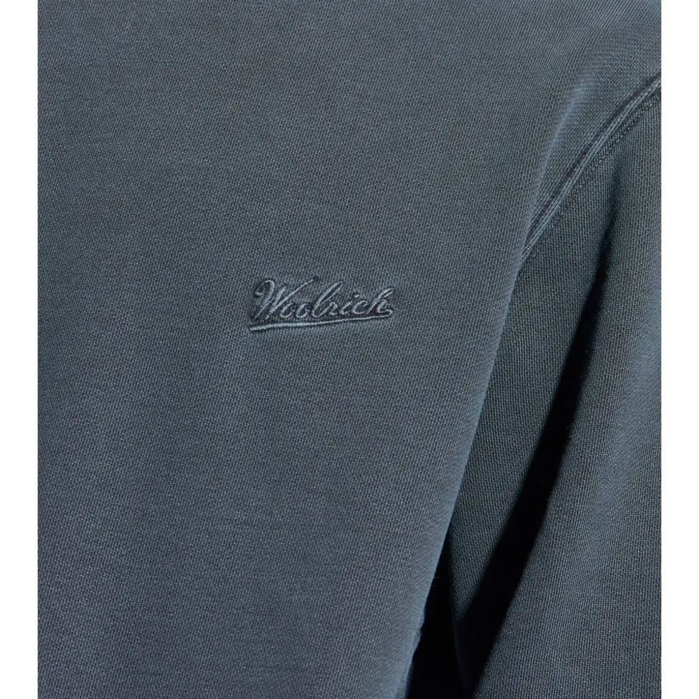 Толстовка с вышитым логотипом