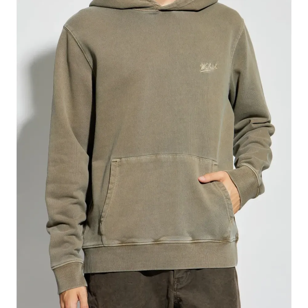 Худи с вышитым логотипом