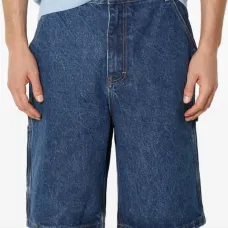 Джинсовые шорты с нашивкой