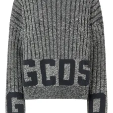 свитер с логотипом