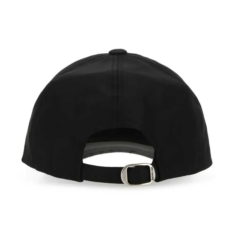 Бейсболка с вышитым логотипом