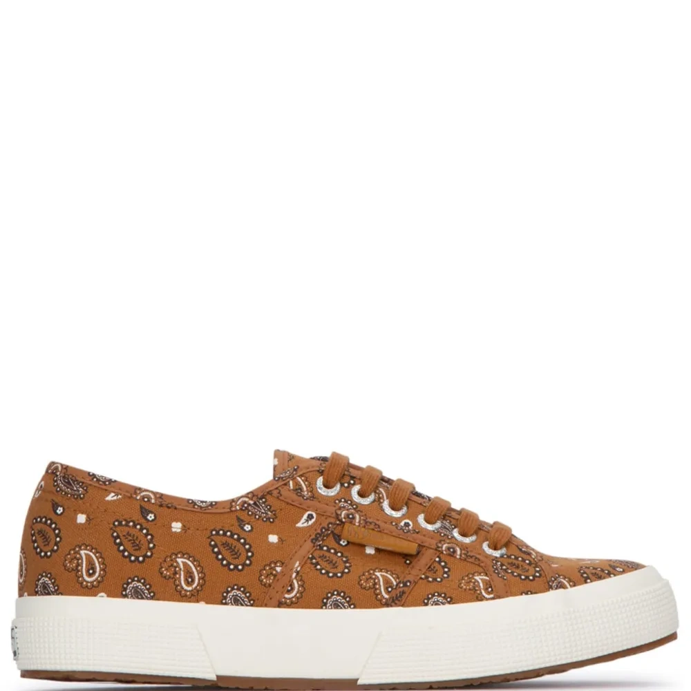 Кроссовки 2750