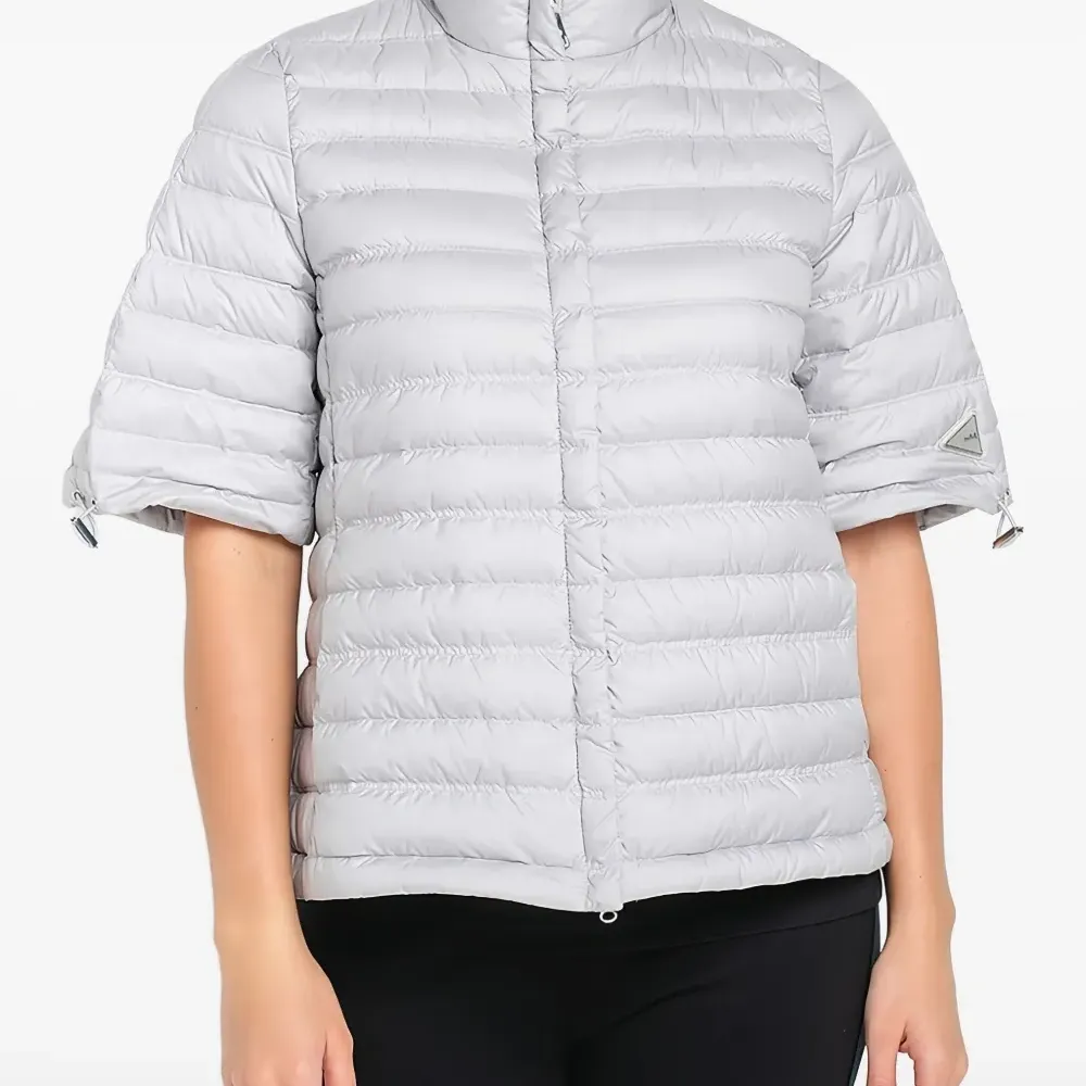 Стеганая куртка с короткими рукавами