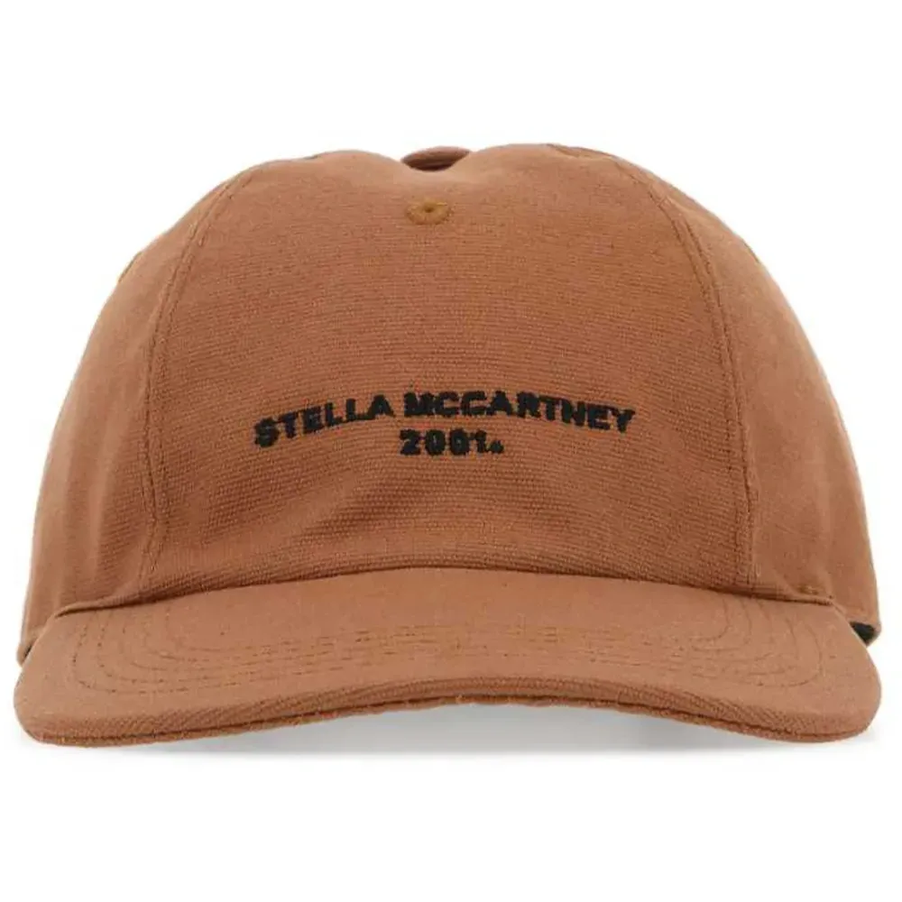 Кепка с вышитым логотипом