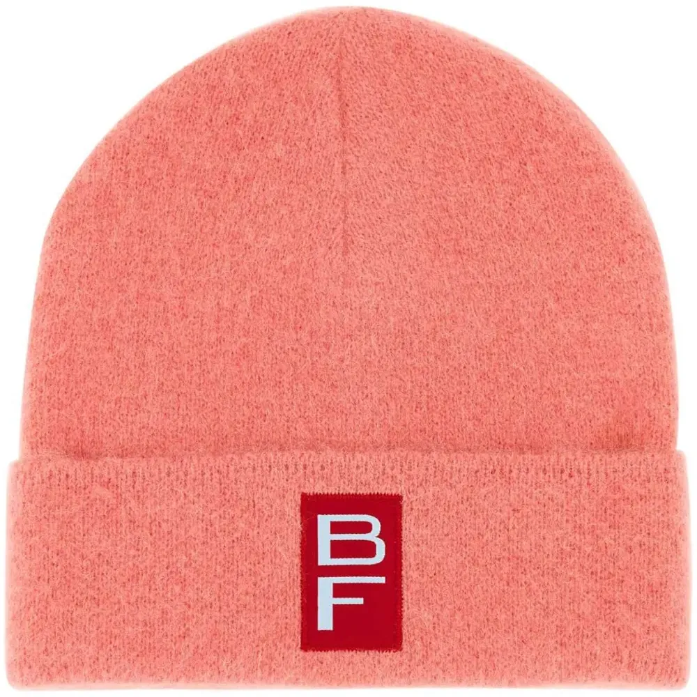 Шапка бини с нашивкой-логотипом