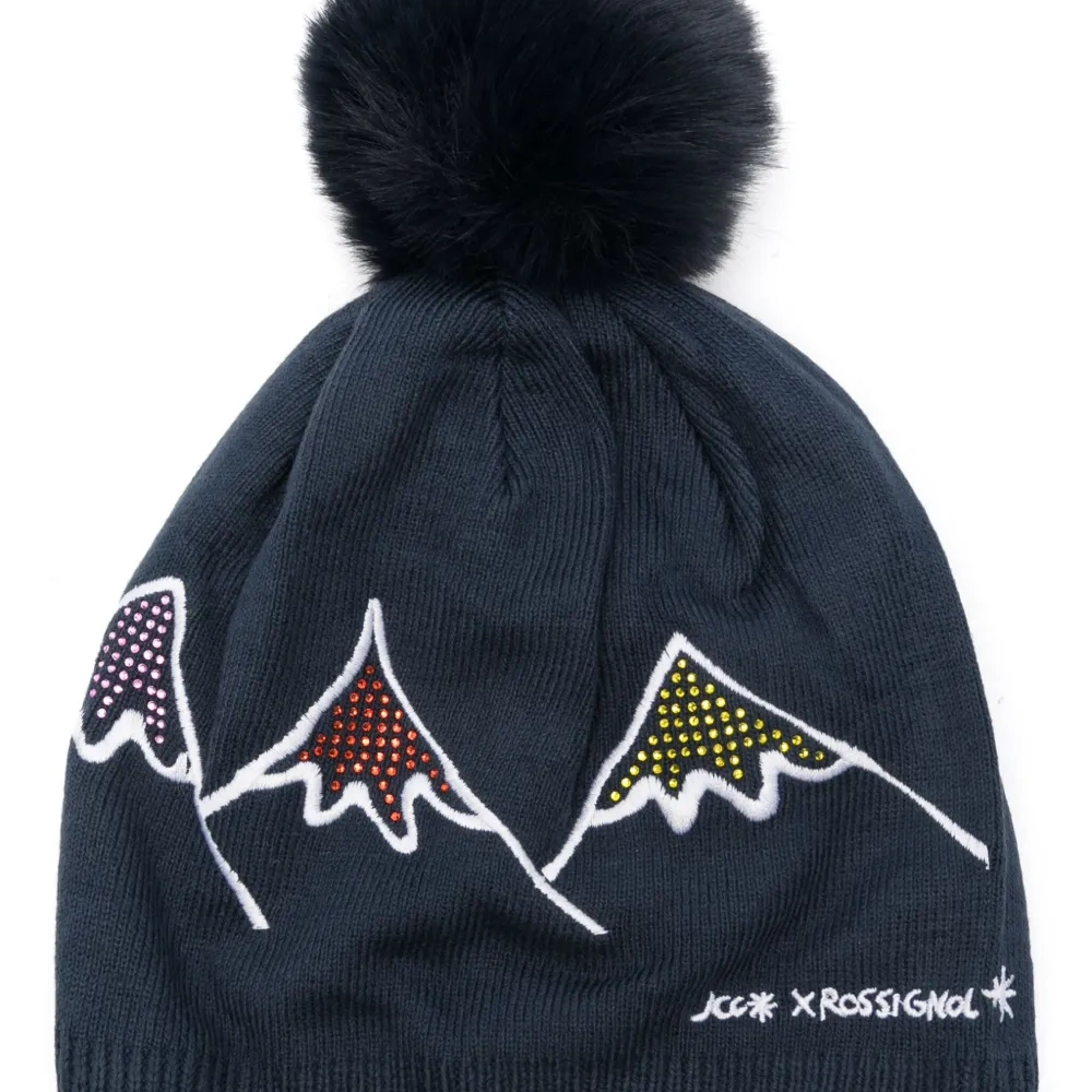 Шапка бини с кристаллами из коллаборации с JCC