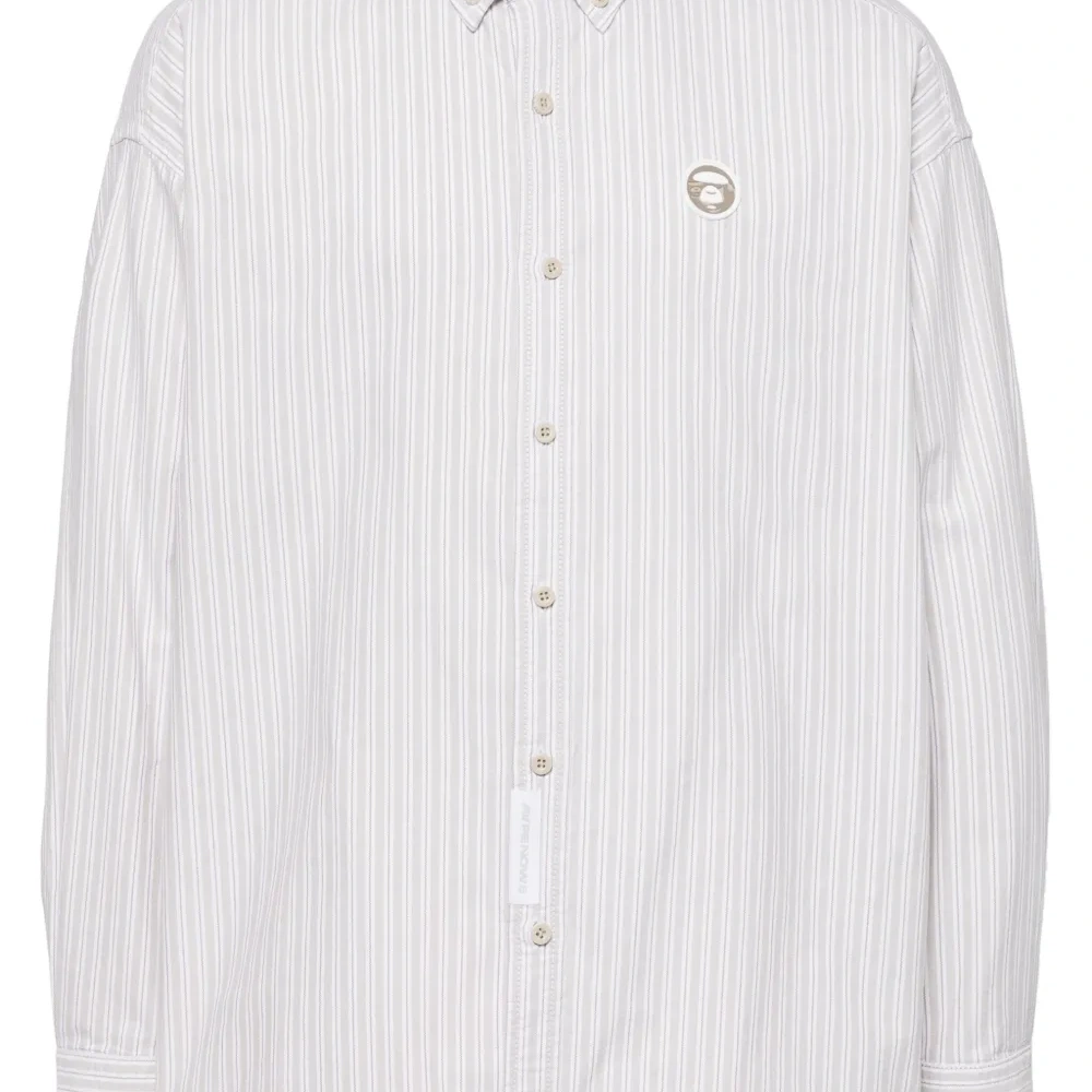 Полосатая рубашка с нашивкой-логотипом