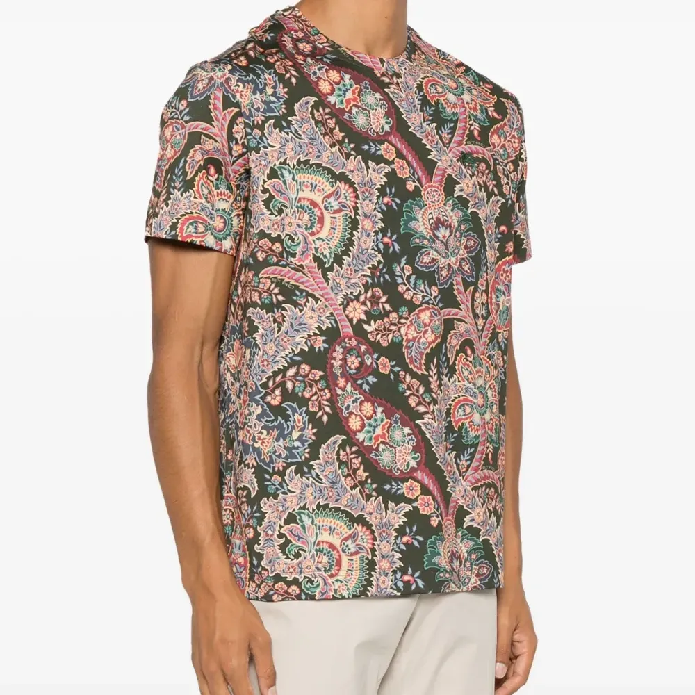 Футболка с принтом пейсли