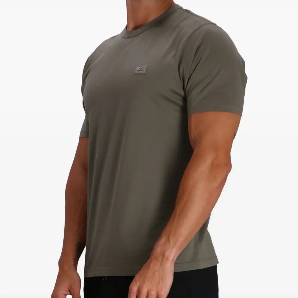 Футболка с нашивкой-логотипом