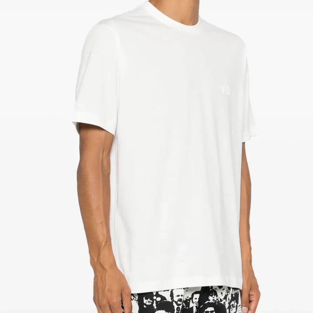 Футболка с логотипом