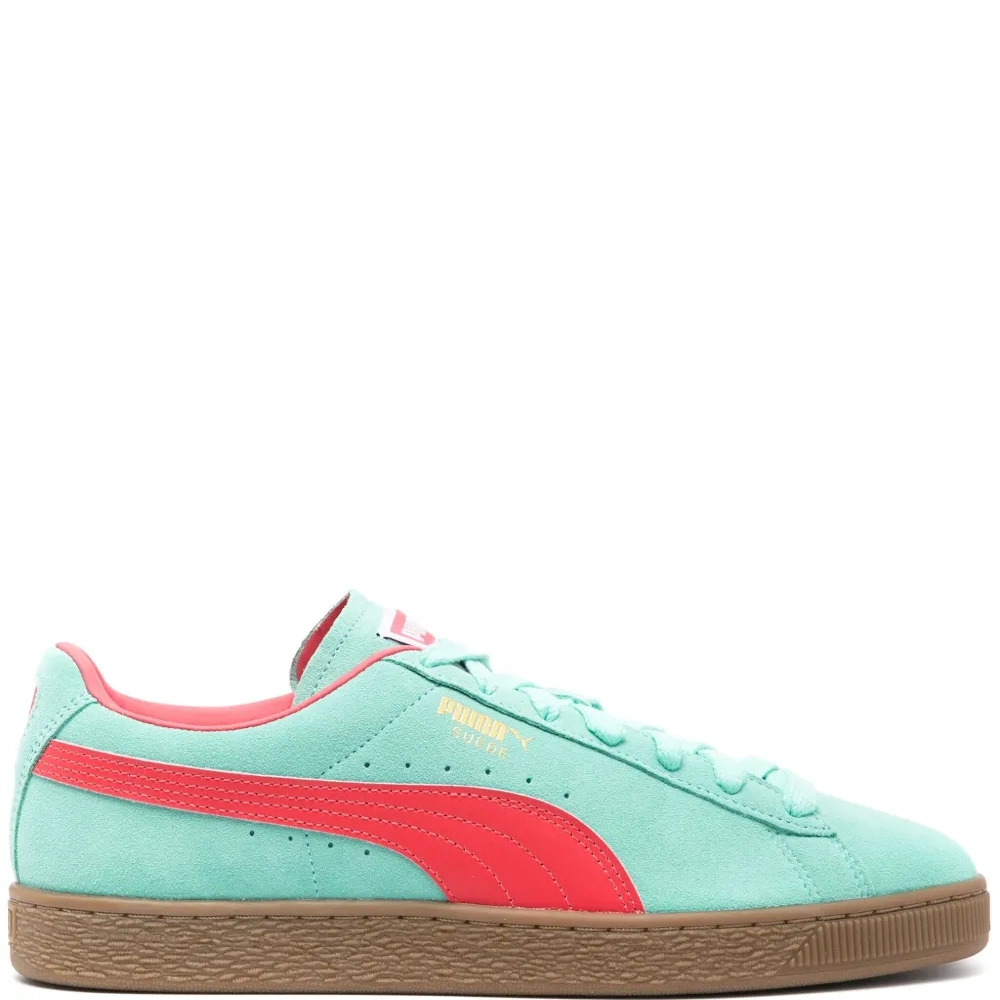 Кроссовки на шнуровке