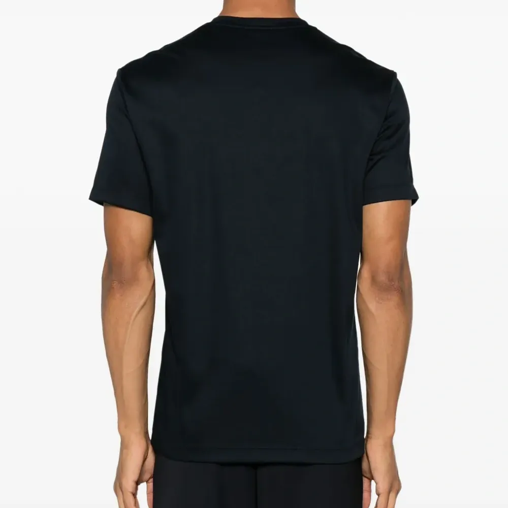 Футболка с вышитым логотипом