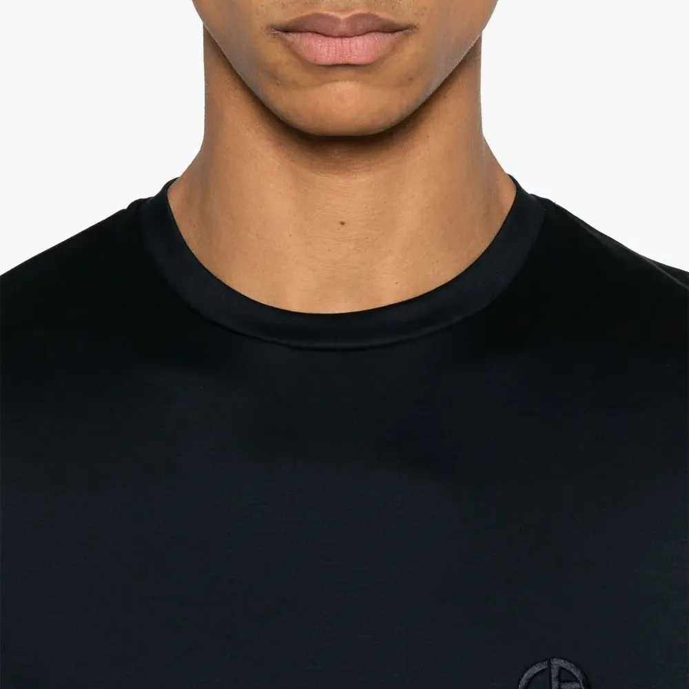 Футболка с вышитым логотипом