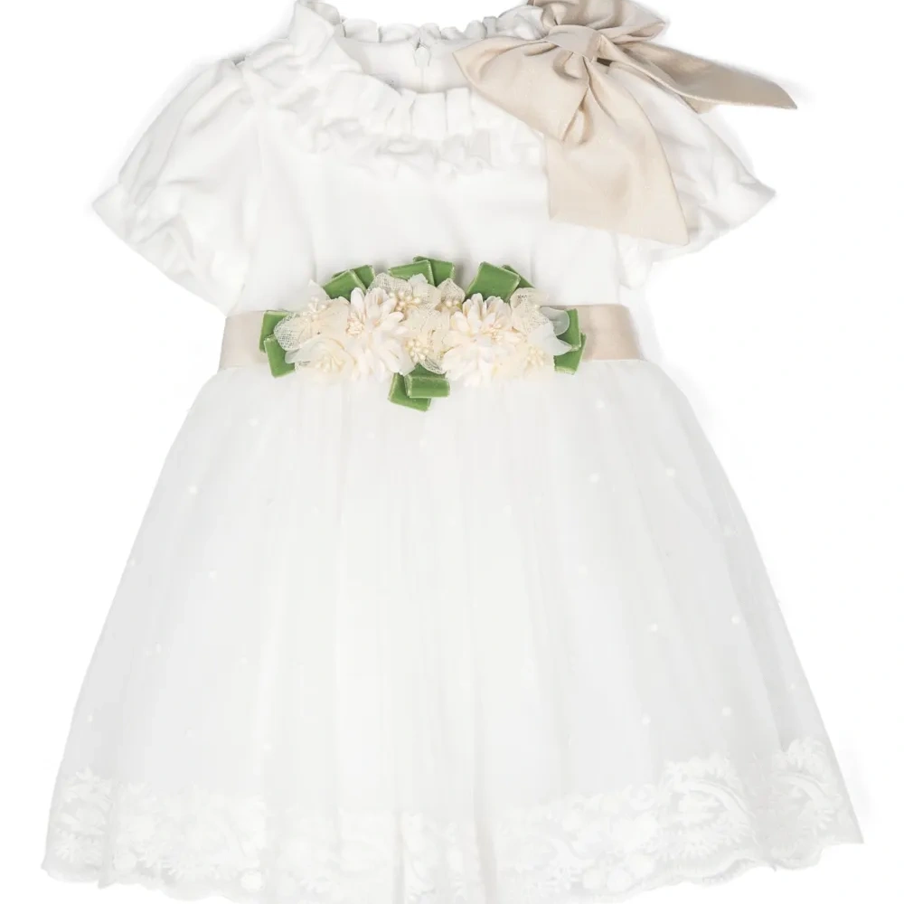 Платье с цветочной аппликацией