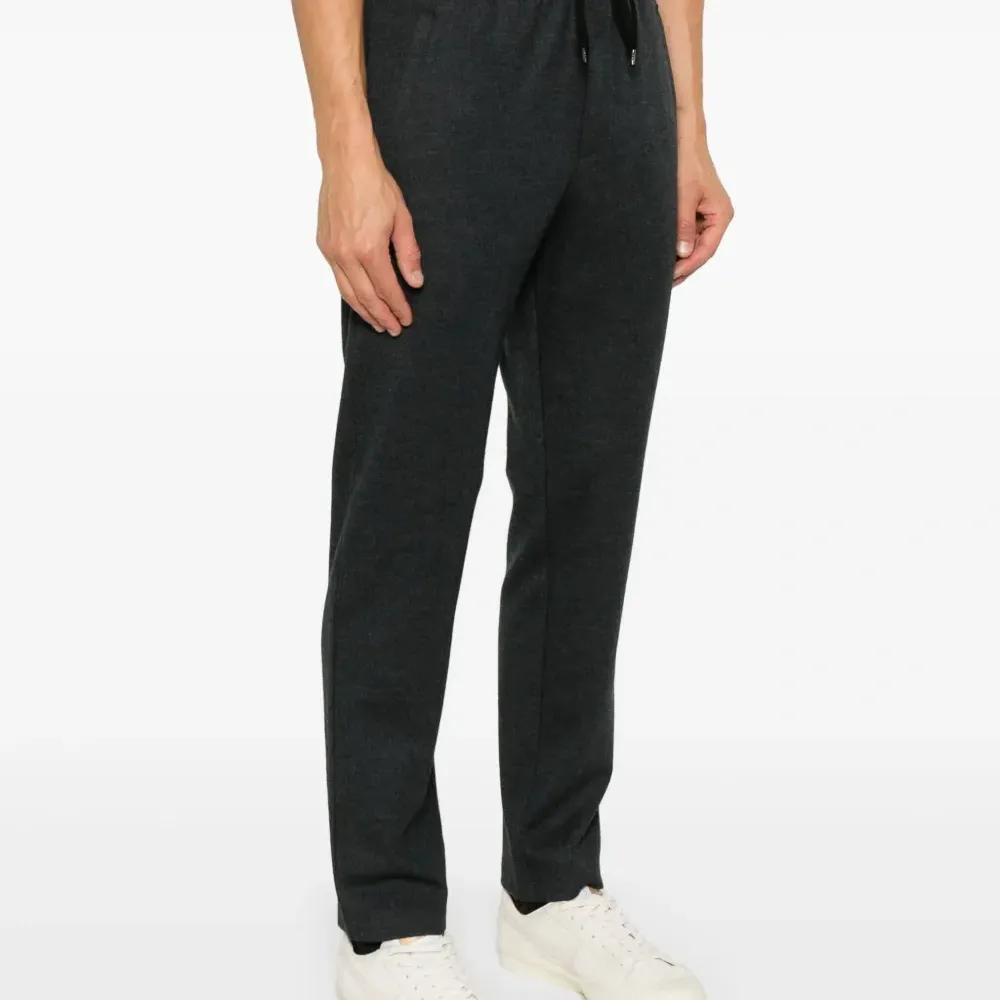 Зауженные спортивные брюки