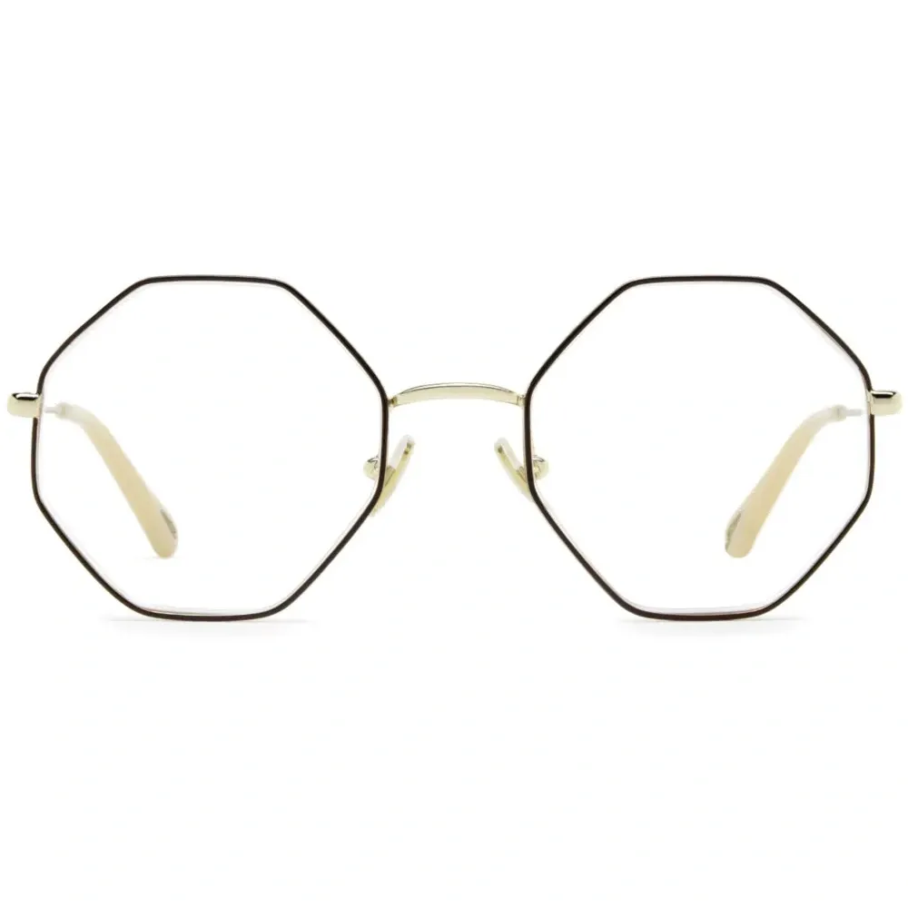 очки в геометричной оправе