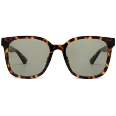 Солнцезащитные очки в квадратной оправе