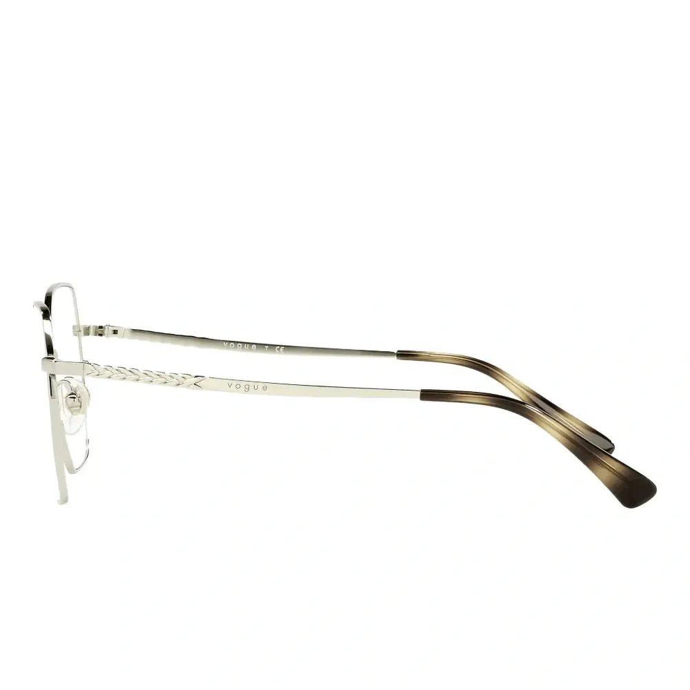 Очки в геометричной оправе