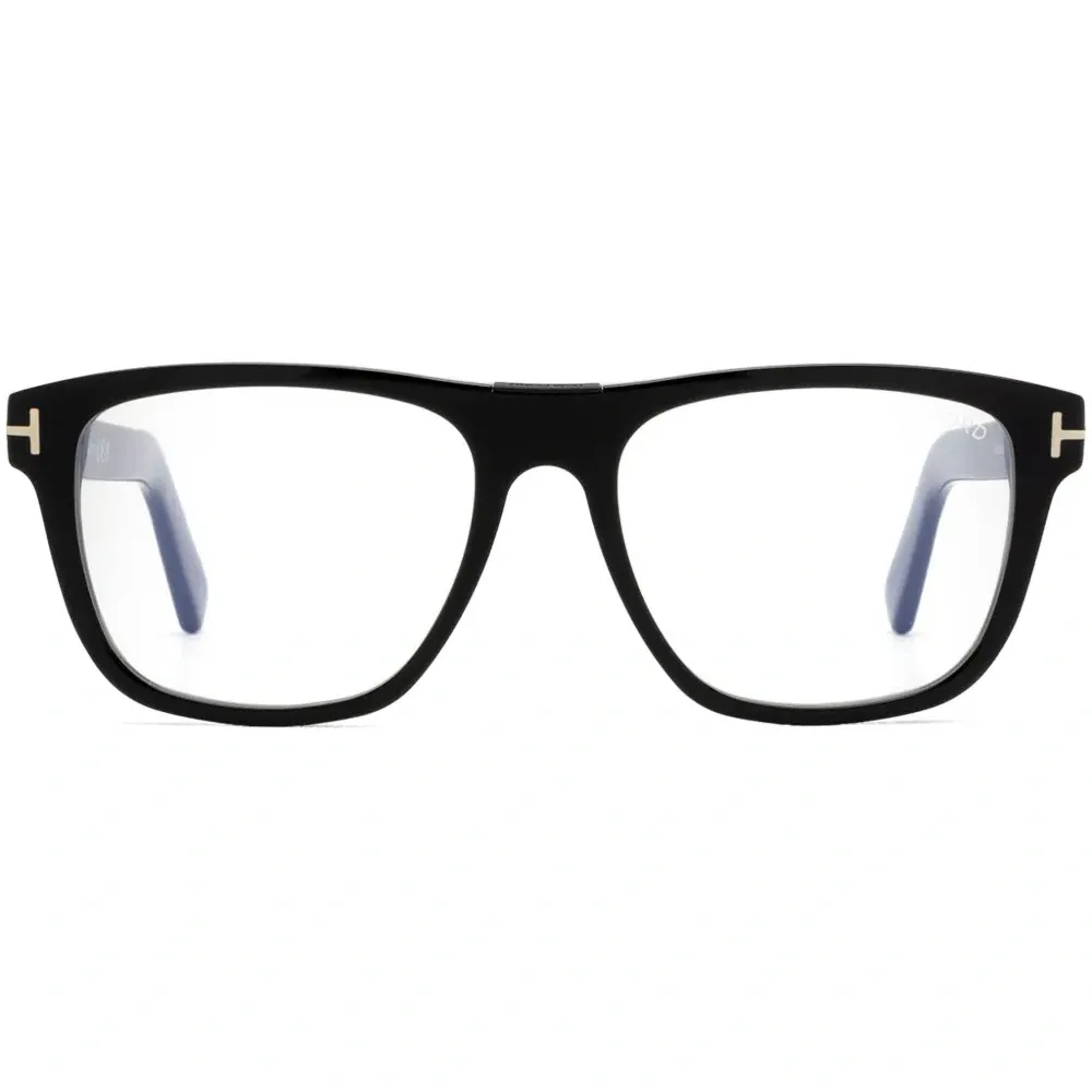 Очки в квадратной оправе