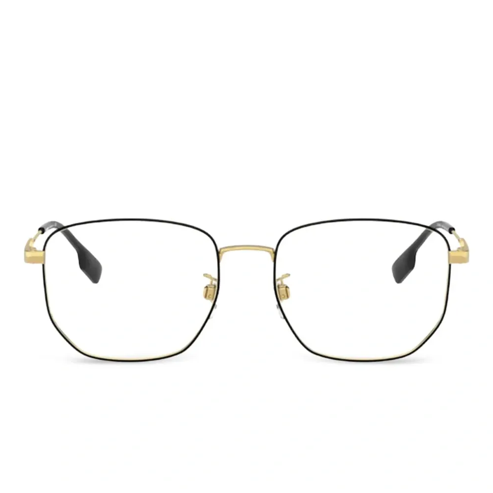 Очки в квадратной оправе