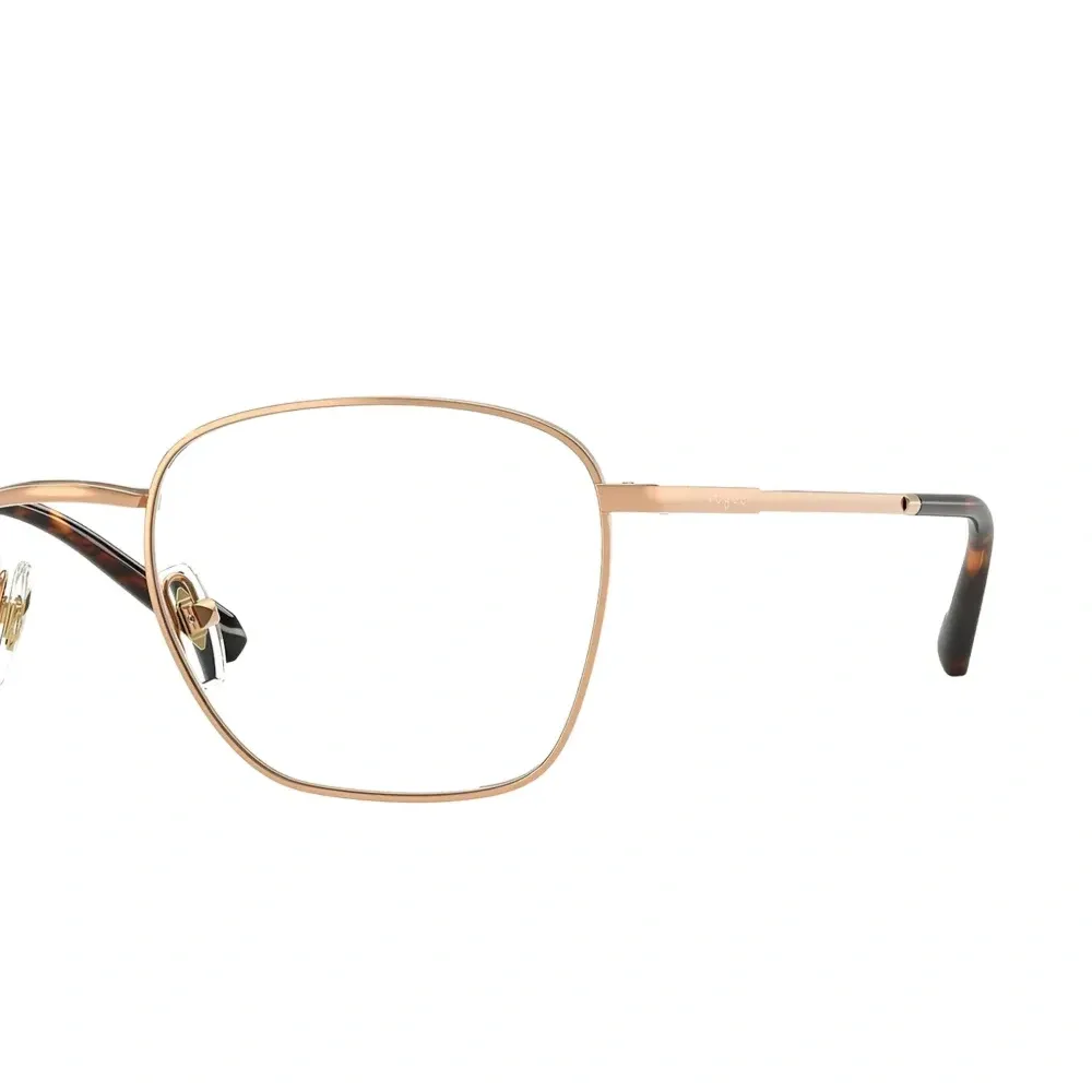 Очки в геометричной оправе