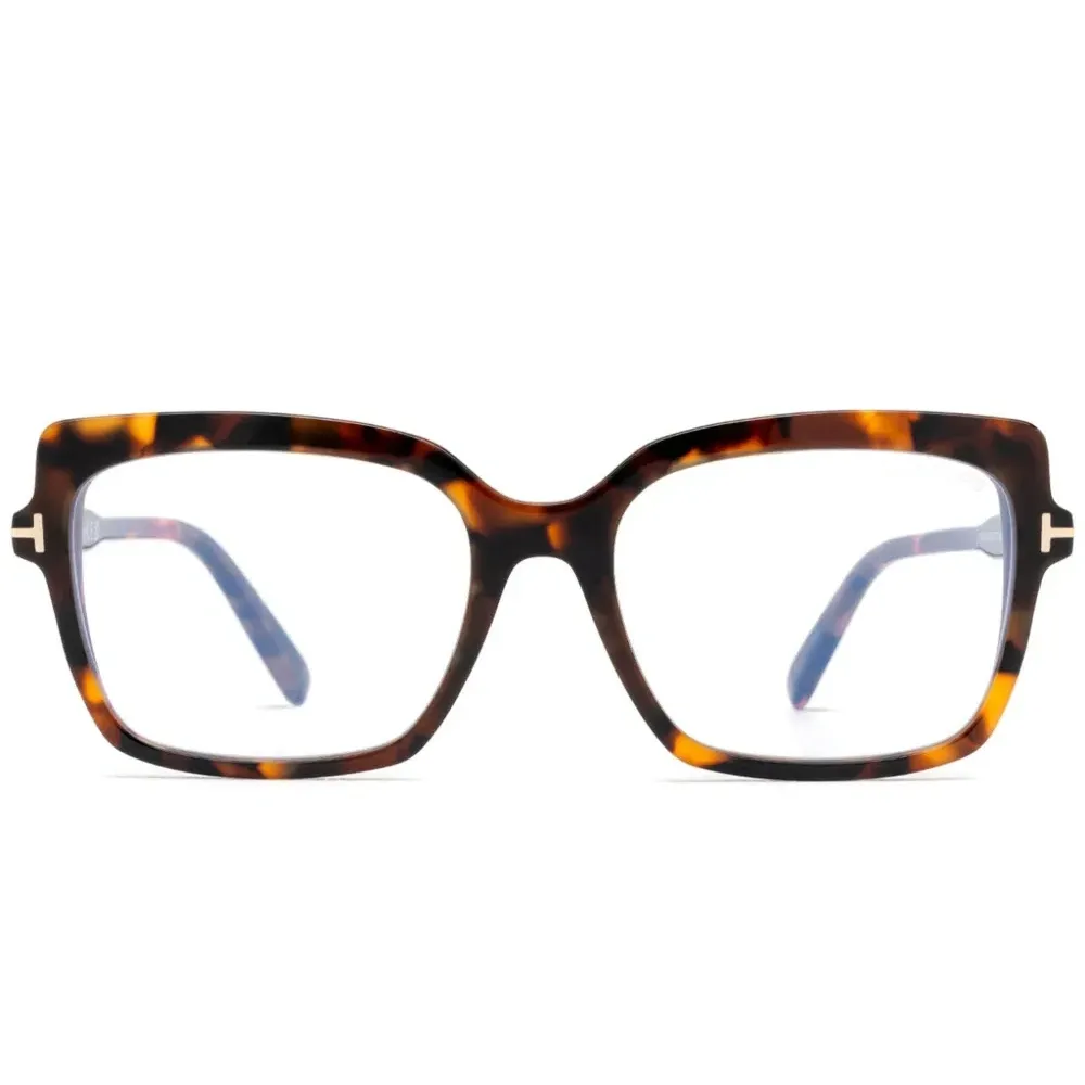 Очки в квадратной оправе