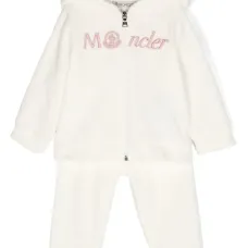 Спортивный костюм с вышитым логотипом Спортивный костюм с вышитым логотипом