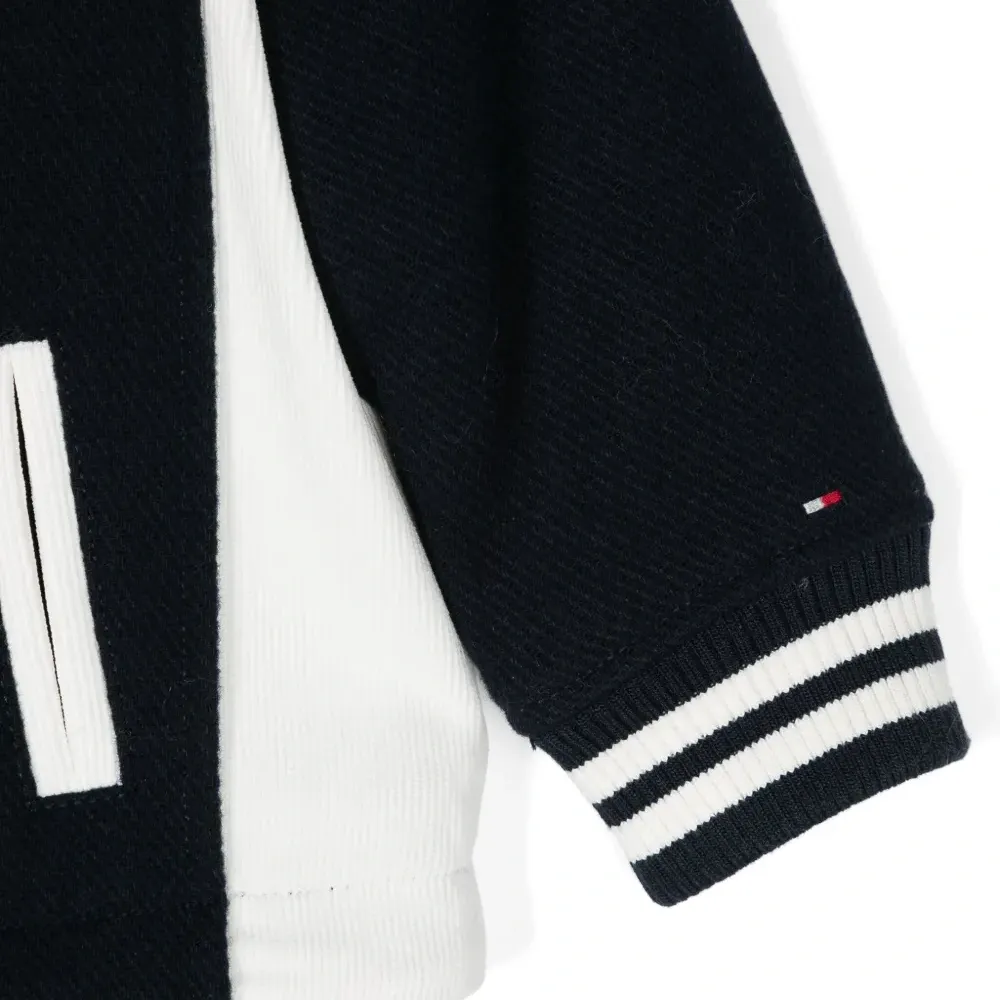 Бомбер в стиле колор-блок