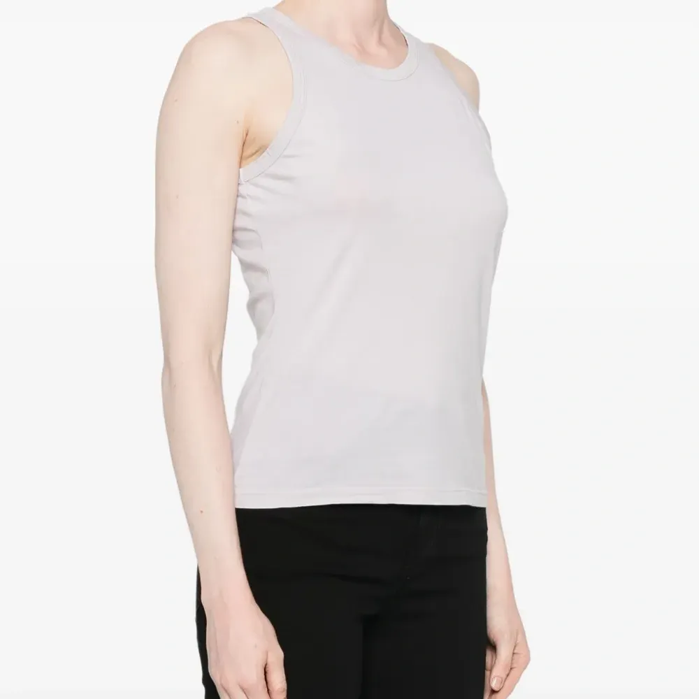 Топ без рукавов