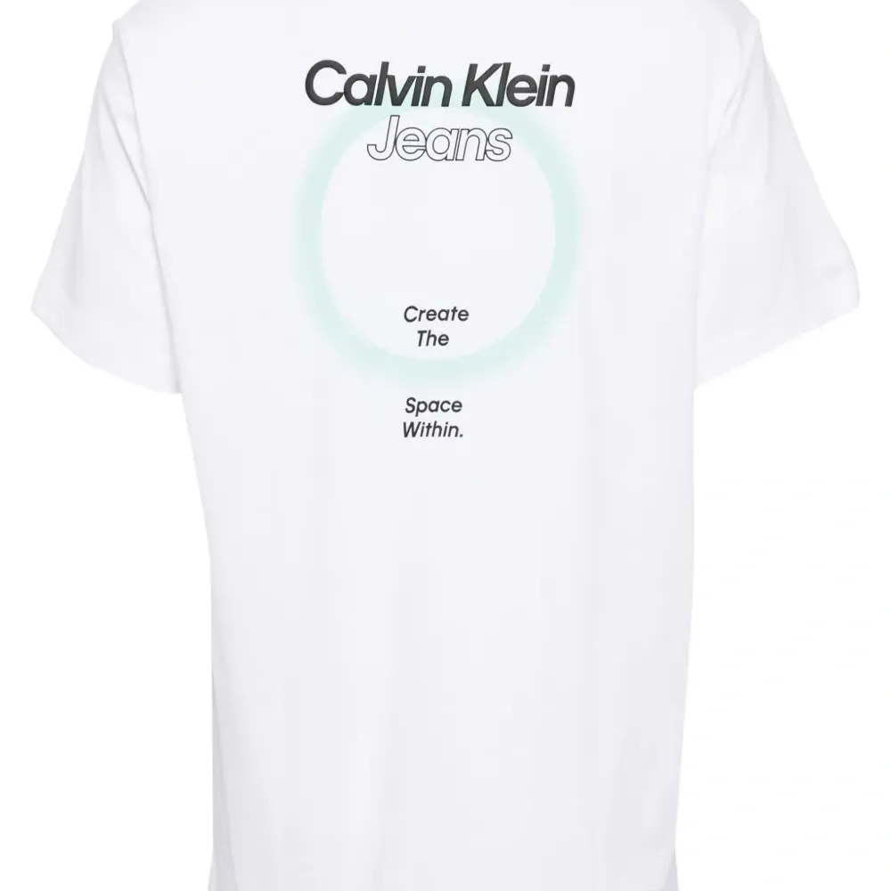 Футболка с логотипом