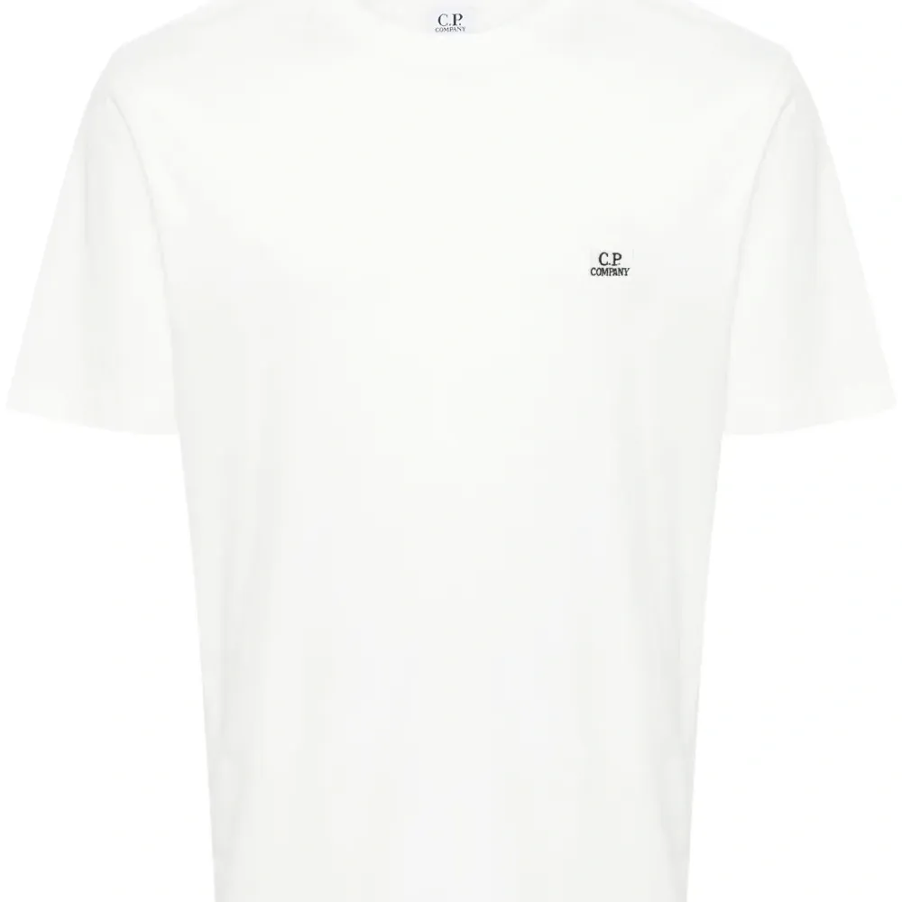 Футболка с вышитым логотипом