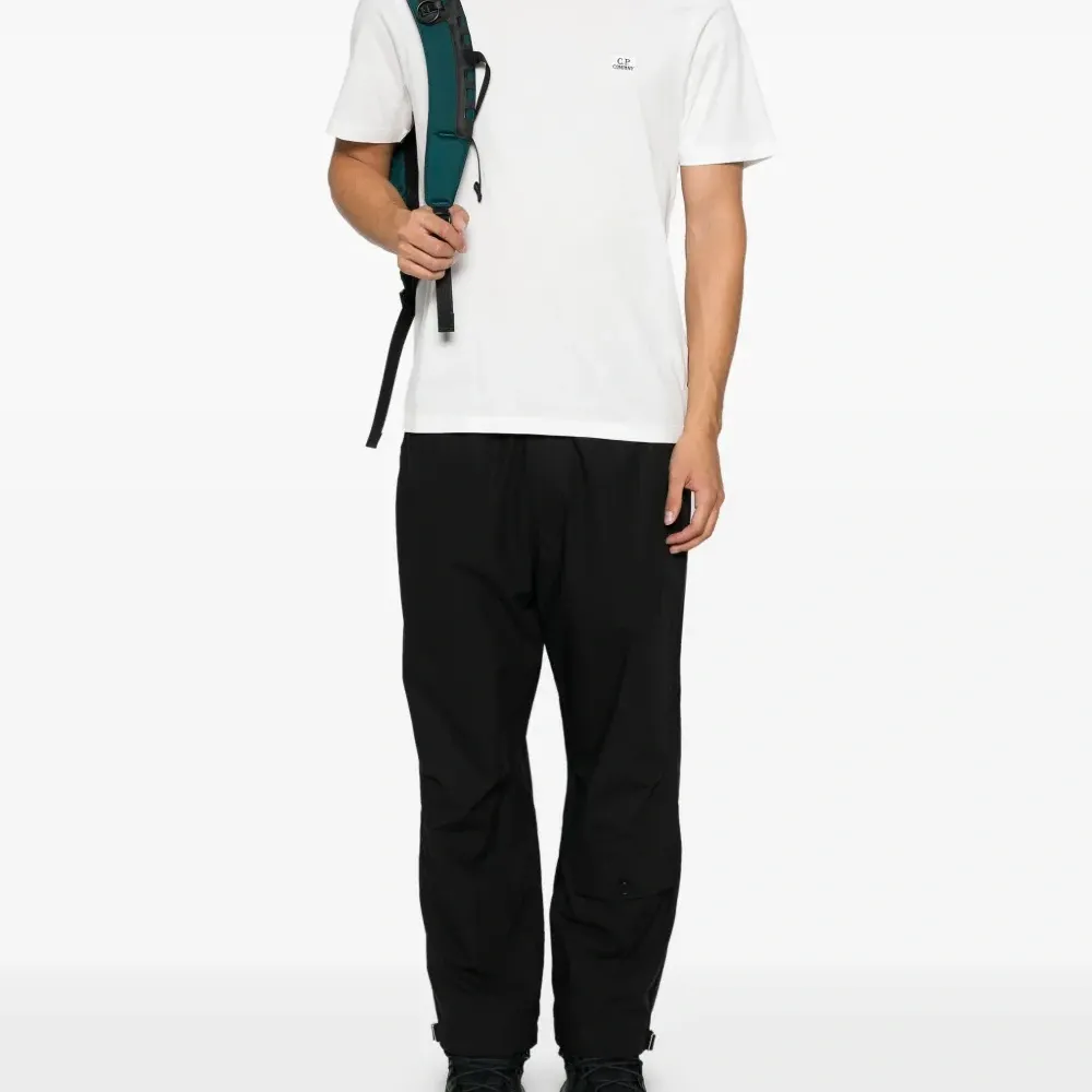 Футболка с вышитым логотипом