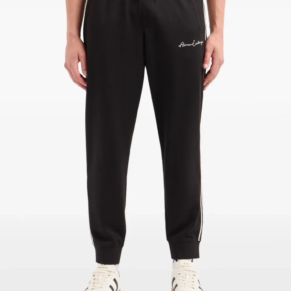 Спортивные брюки с вышитым логотипом