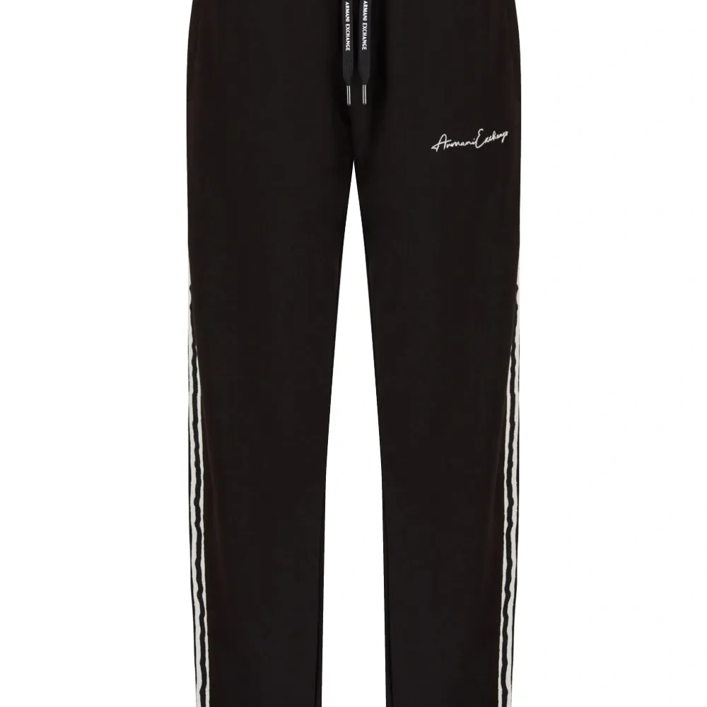 Спортивные брюки с вышитым логотипом