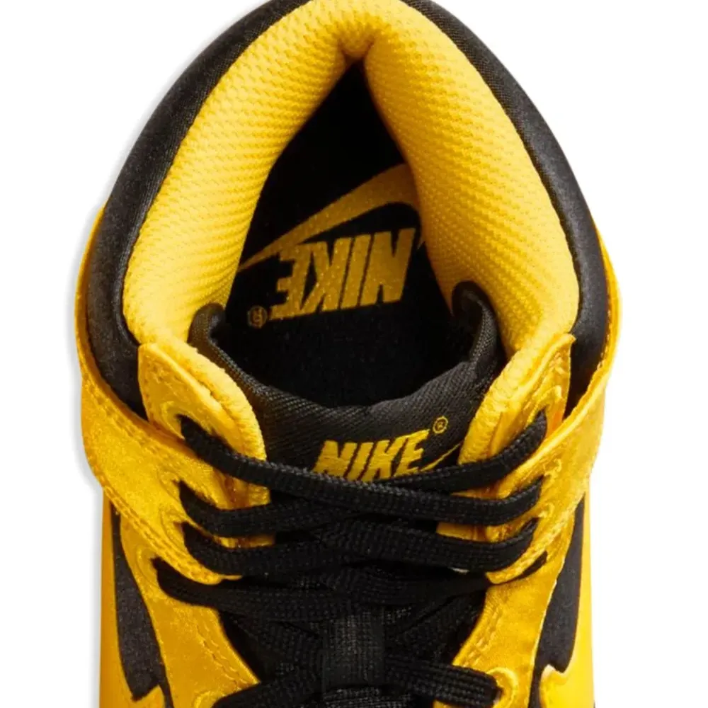 Кроссовки Dunk High Yellow