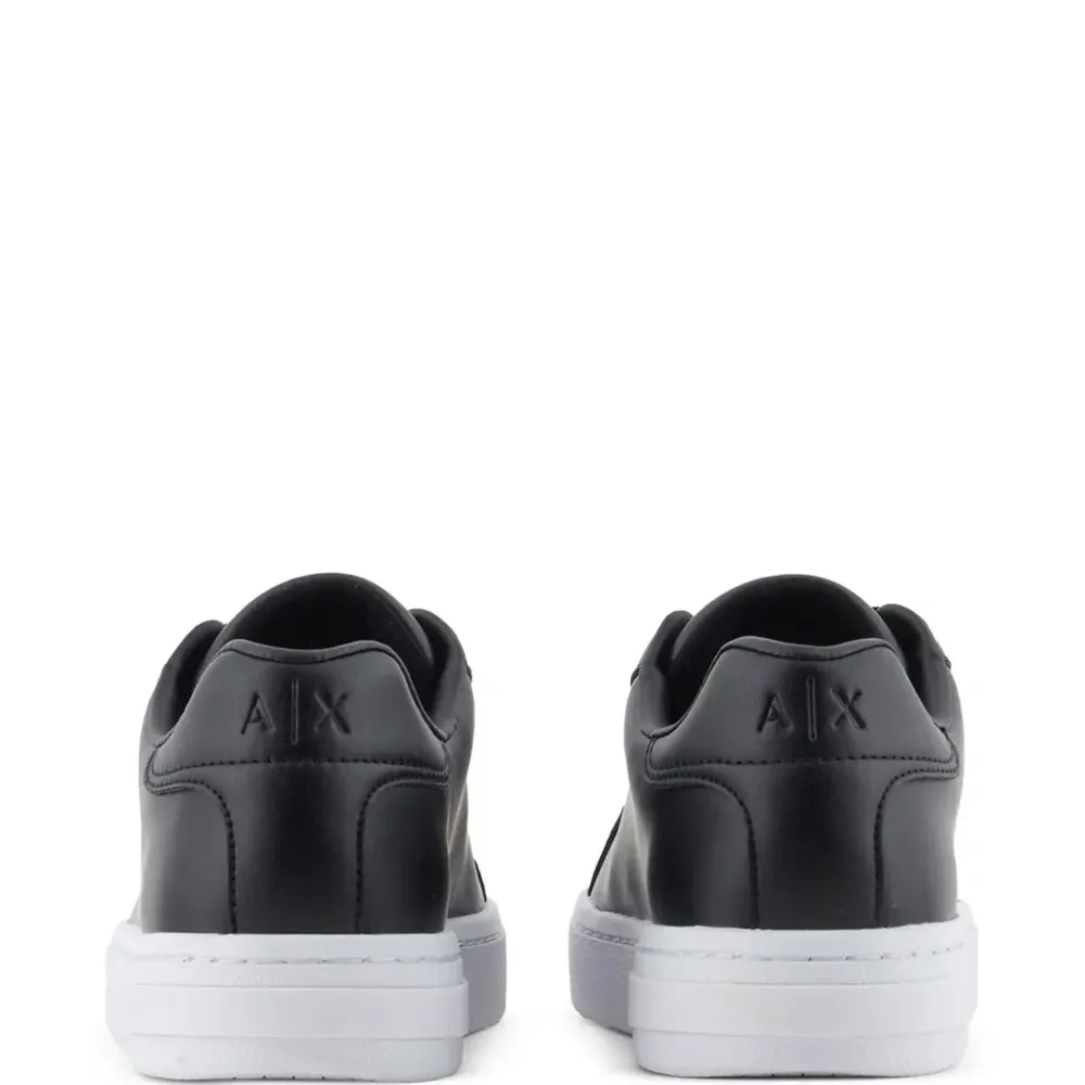 Кроссовки с логотипом