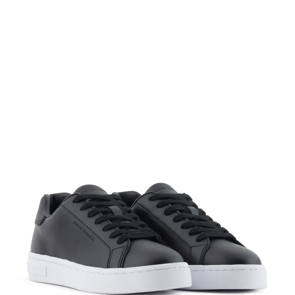 Кроссовки с логотипом