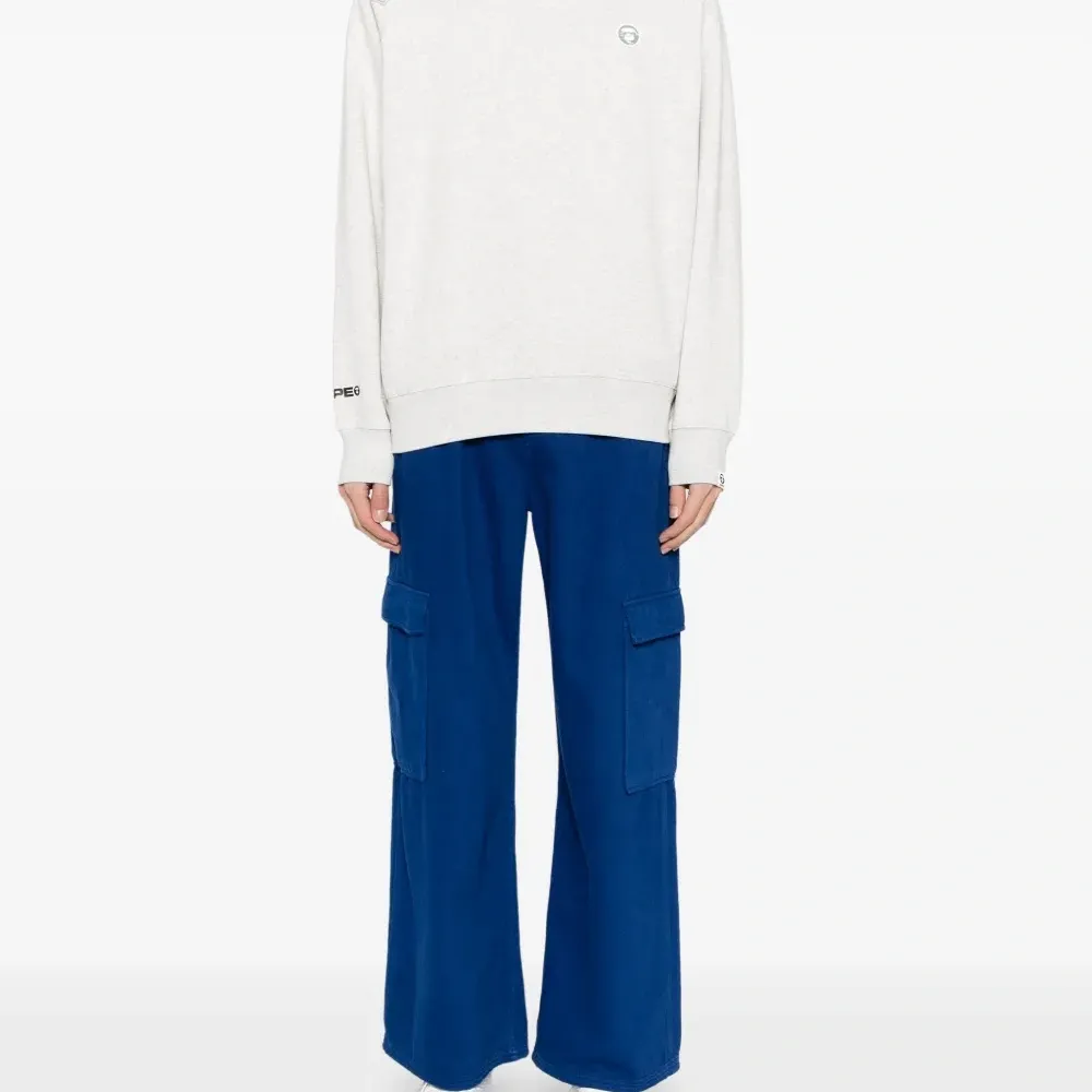 Толстовка с нашивкой-логотипом