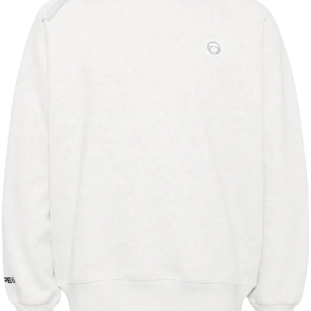 Толстовка с нашивкой-логотипом