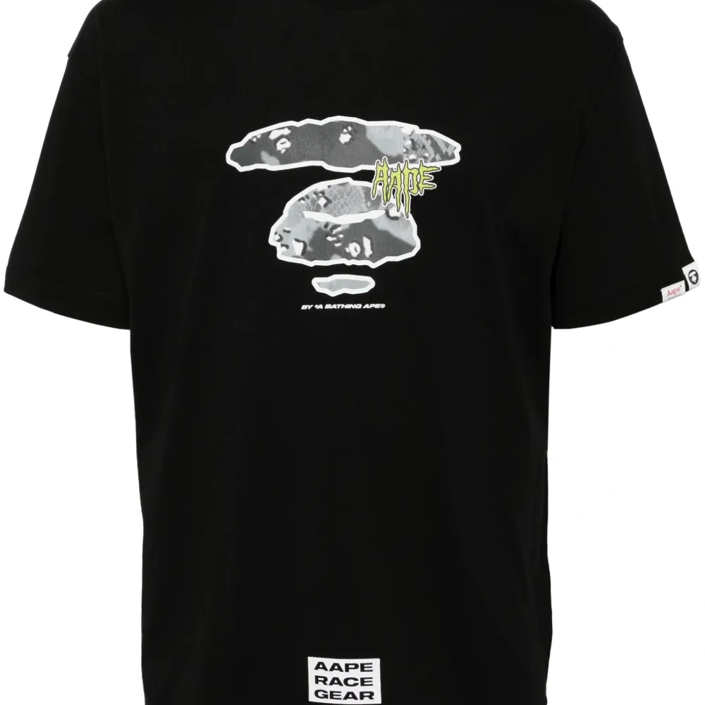 Футболка с логотипом