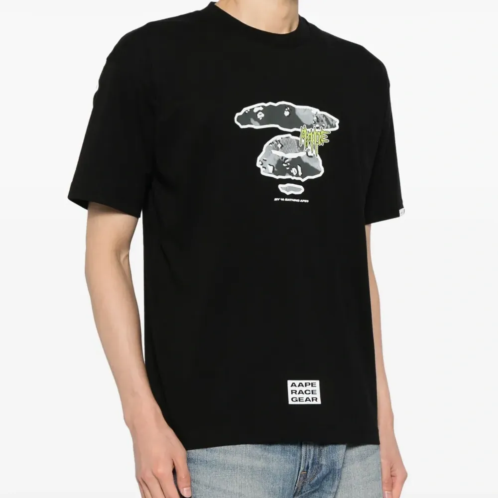 Футболка с логотипом