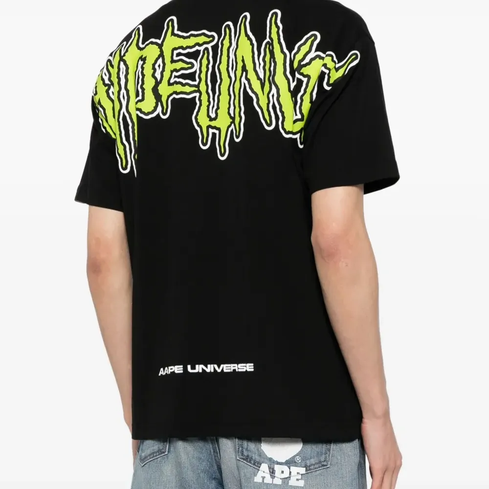 Футболка с логотипом