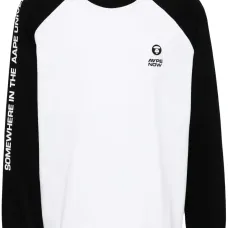 футболка с рукавами реглан и логотипом