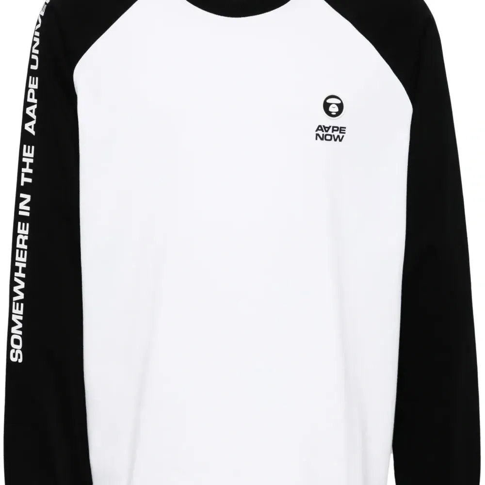 футболка с рукавами реглан и логотипом