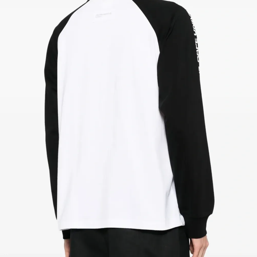 футболка с рукавами реглан и логотипом