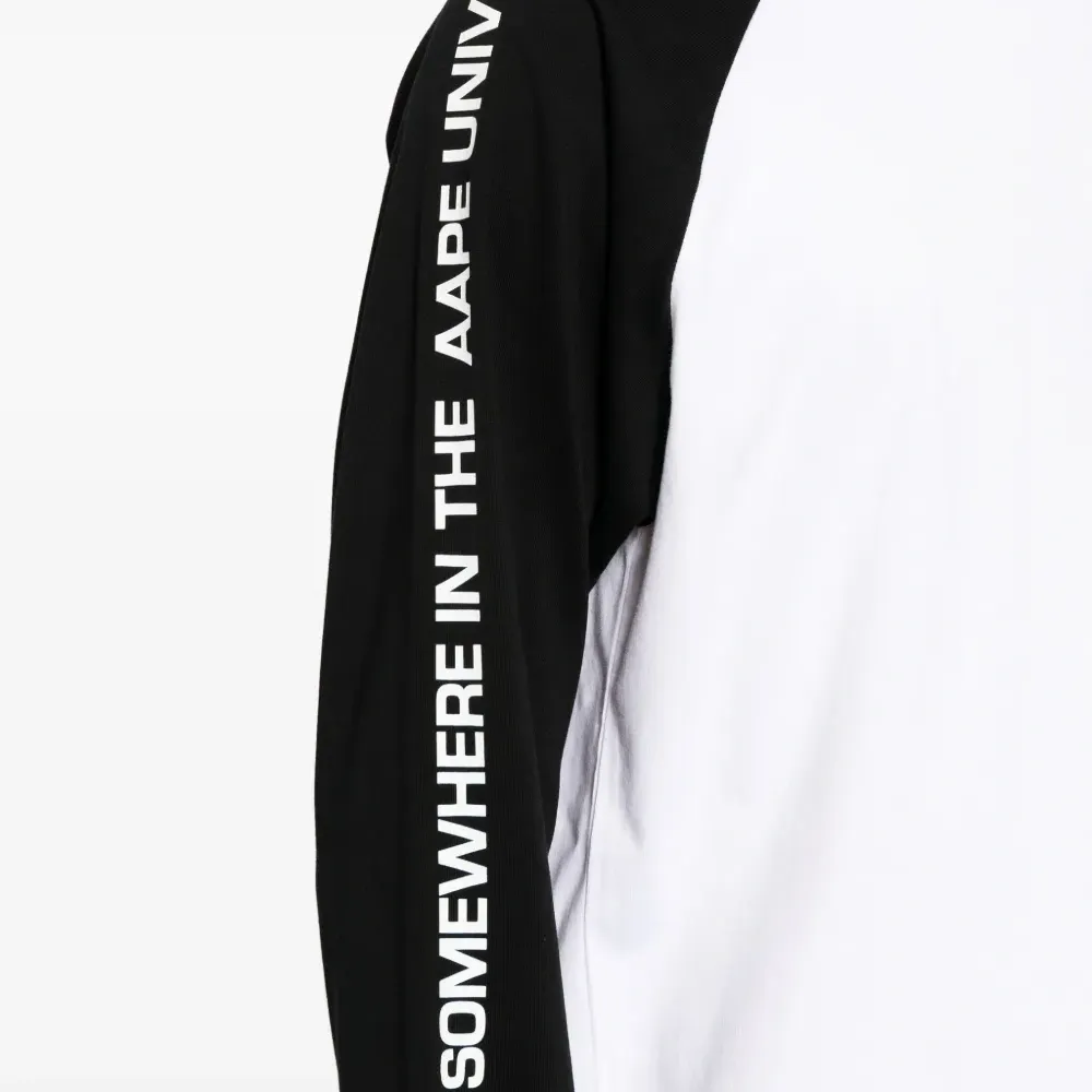 футболка с рукавами реглан и логотипом